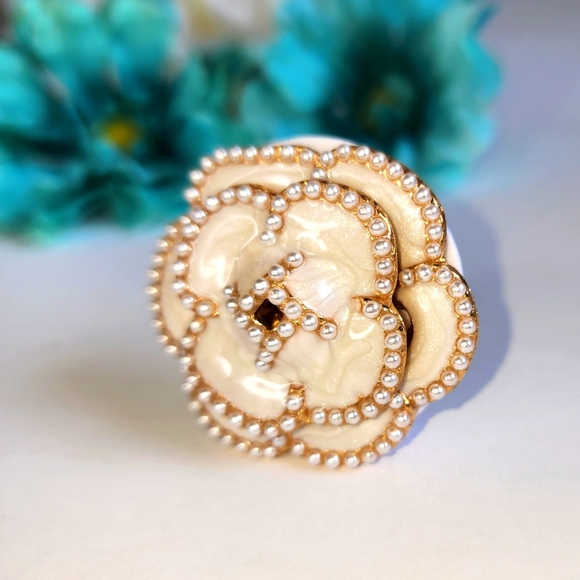 LTD* Pop Socket 🤍 Beautiful White & Pearl Flower Pop Socket for Any Phone/Case! - Picture 3 of 7